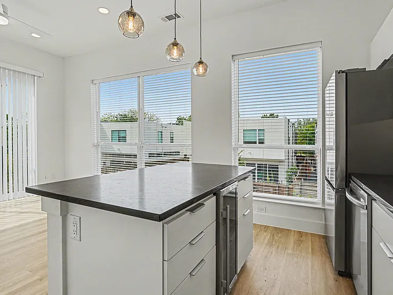 2217 N Fitzhugh Ave #205 — Photo 17