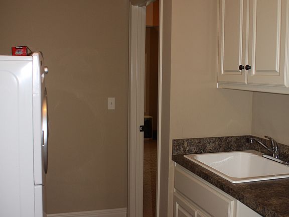 Laundry with sink and table