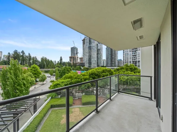 2982 Burlington Dr #608, Coquitlam, BC V3B 0B3