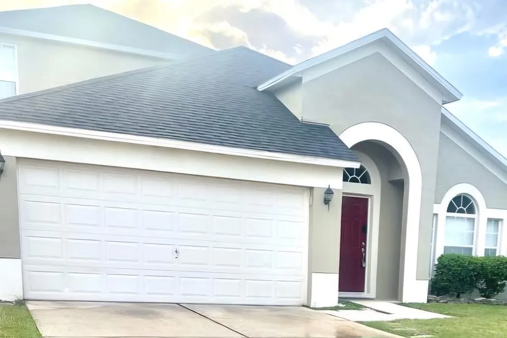 Stunning 4-Bedroom Home in Orlando Perfect for Families! — Photo 1