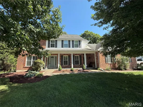 626 Dartmouth Crest Dr, Ballwin, MO 63011
