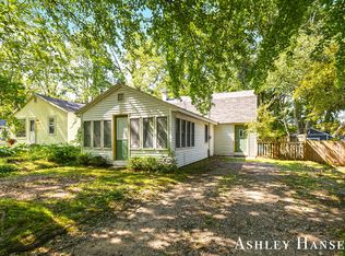 6828 Goldenrod Ave NE, Rockford, MI 49341