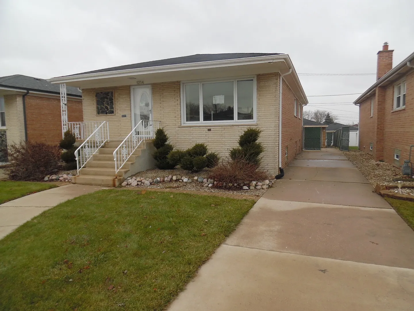 1214 Memorial Dr photo 1