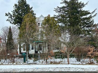 158 Pleasant St, Holyoke, MA, 01040