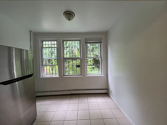 2nd image of 31 Van Nostrand Ave