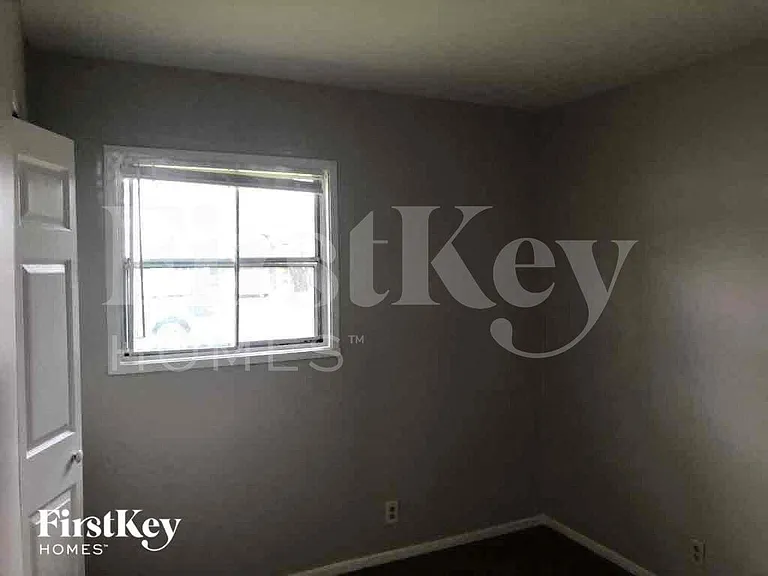 5050 Patricia St — Photo 10