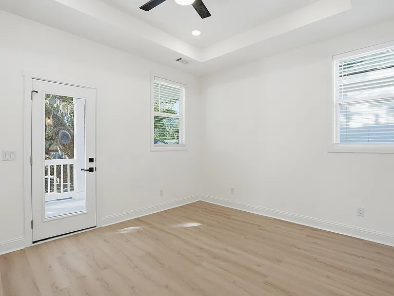 1230 E Anderson St — Photo 17