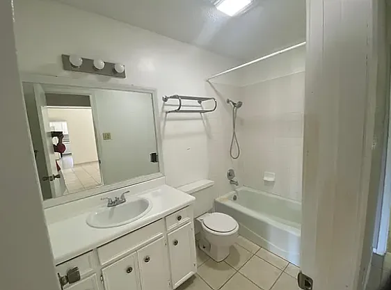 4111 Sleepy Hollow Ln — Photo 13