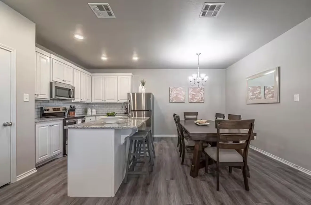 3 bed, $1,400 — Photo 4