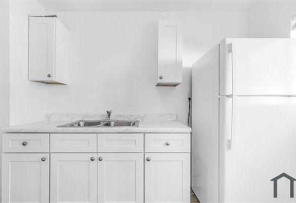 5th image of 11901 S San Pedro St #A