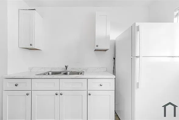 11901 S San Pedro St #C — Photo 7