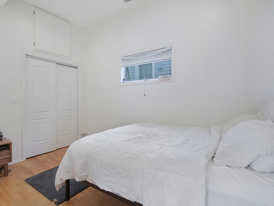 1st image of 3212 N Kenmore Ave #2