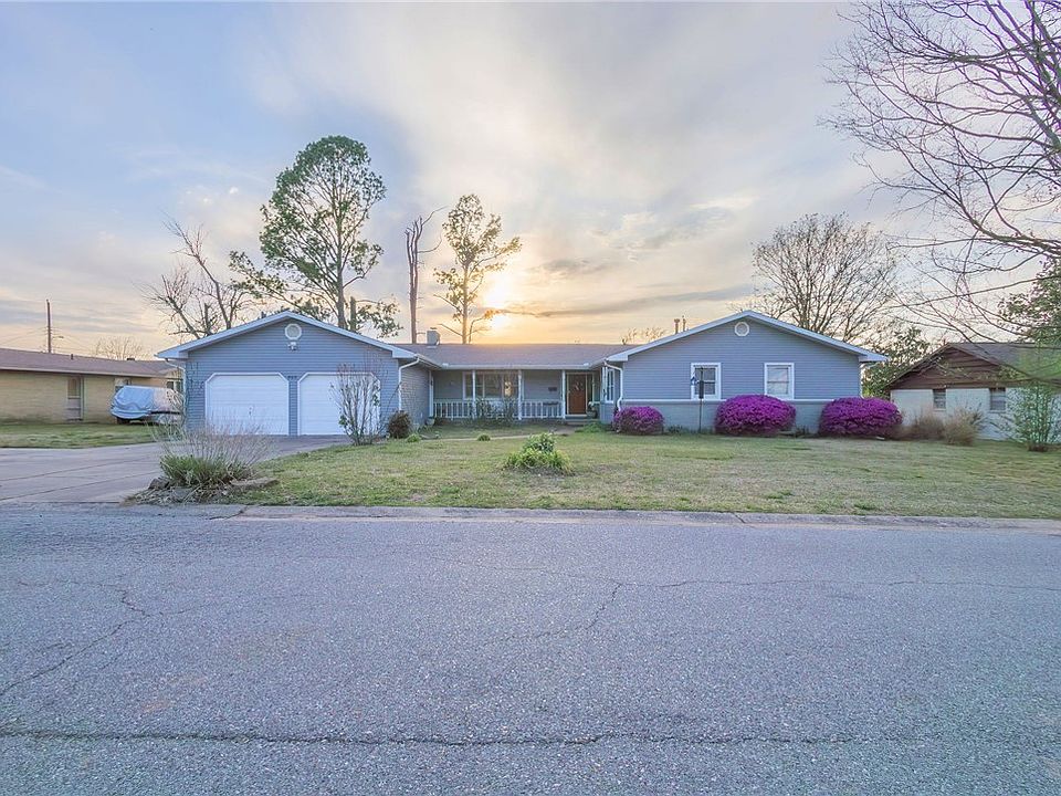 1st image of 908 S 14th Pl