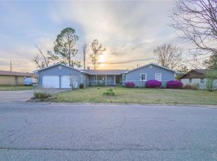 908 S 14th Pl, Rogers, AR 72758