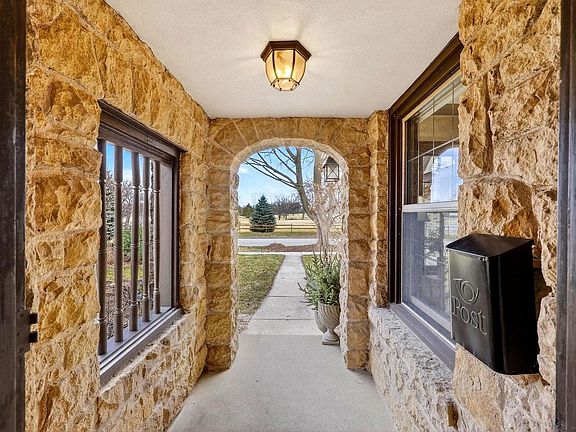 3rd image of 4002 Manitou Way