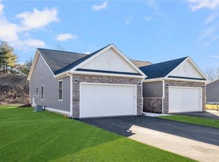 9 Overlook Ln, Glocester, RI 02814