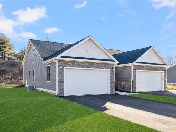 9 Overlook Ln, Glocester, RI 02814