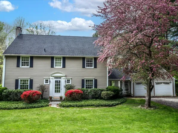 27 Gelding Hill Road, Newtown, CT 06482