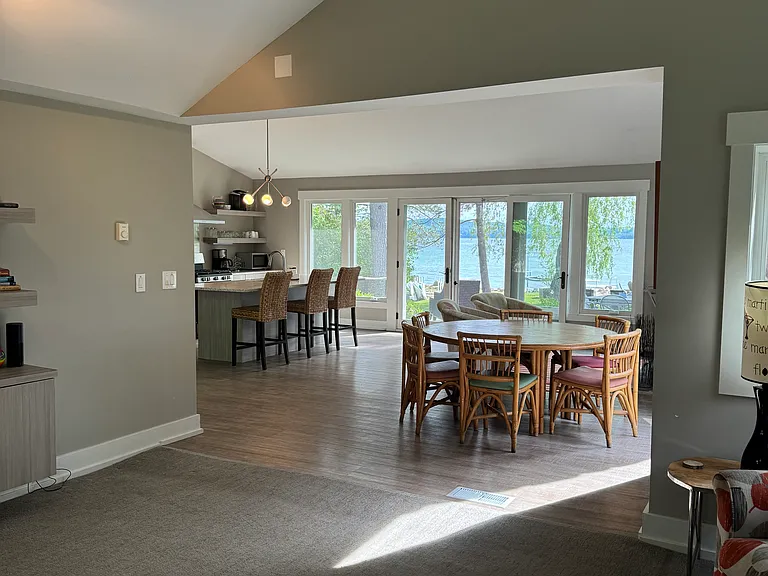 3756 Springwater Beach Rd — Photo 13