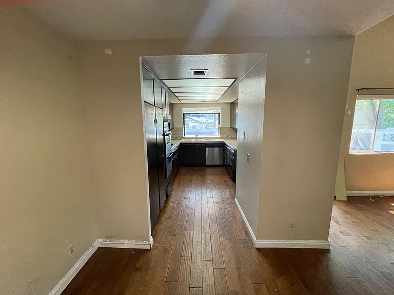 900 W Sierra Madre Ave #33 — Photo 8