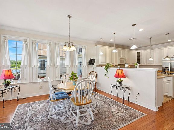 3rd image of 1032 Burgundy Cir
