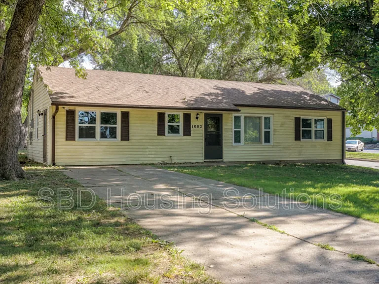1002 Orchard Ave — Photo 1