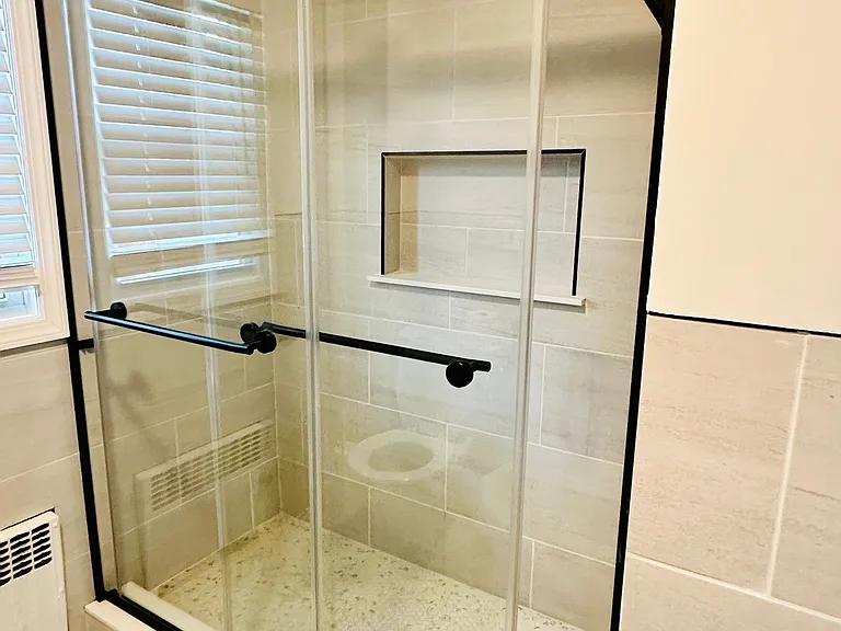 Spacious shower with 2 shower heads.