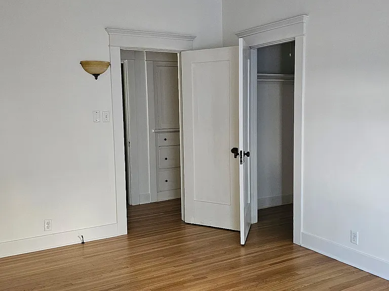 218 1/2 N Kenmore Ave — Photo 34