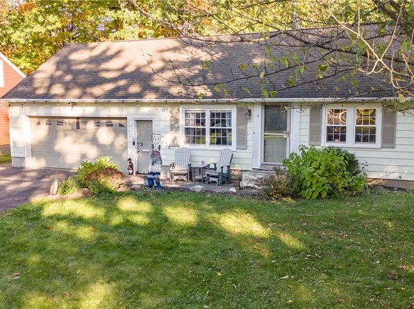 325 Belmore Dr, North Syracuse, NY 13212