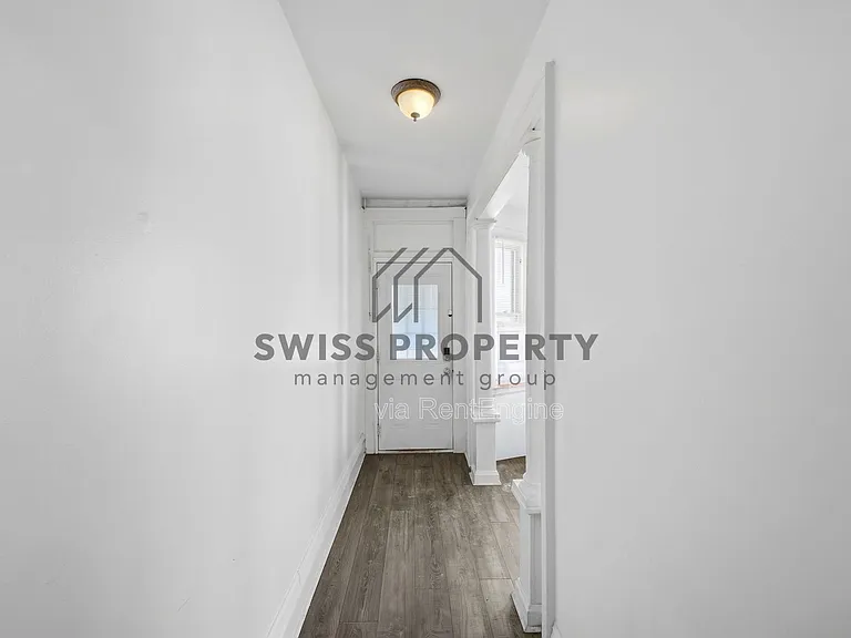 2211 Summit St — Photo 20