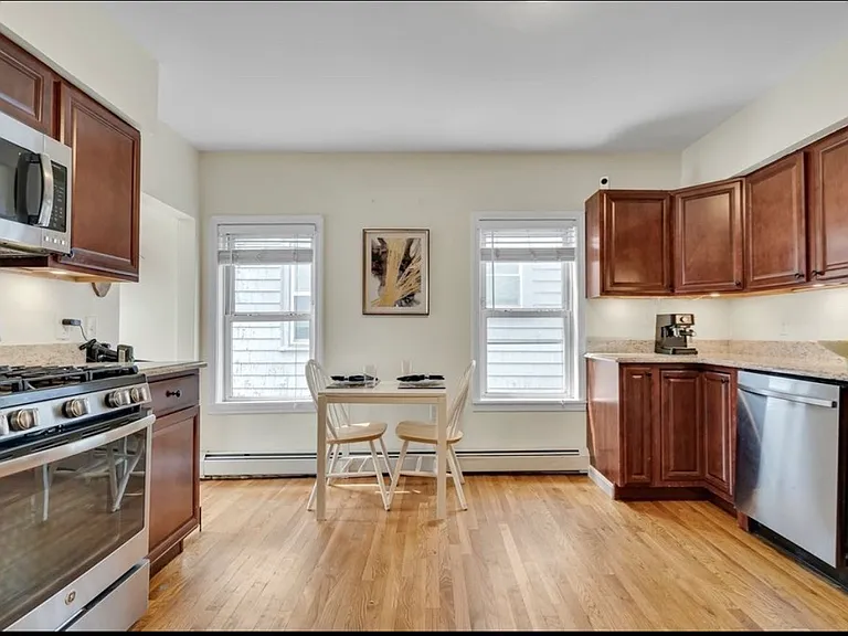 61 Rich St — Photo 9