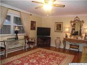1st image of 28 Yorktowne Dr