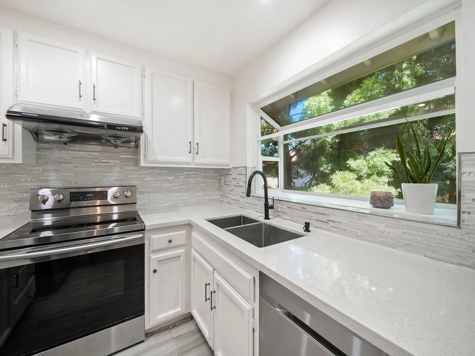 2 bed, 1062 sqft, $3,800 — Photo 2