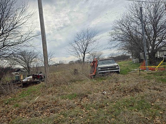 5th image of 17919 N Highway 81