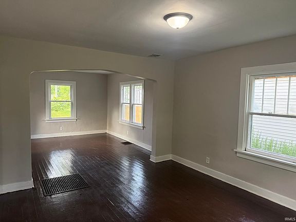 2nd image of 2918 Pittsburg St