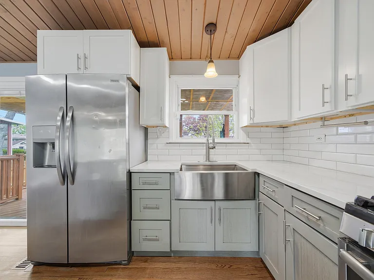 166 W Bradley St — Photo 9