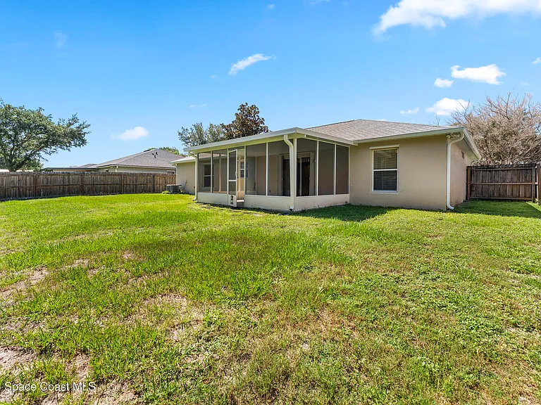 1324 Mandys Ct — Photo 19