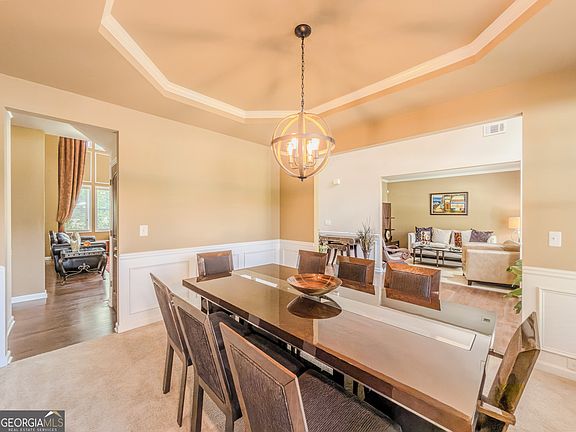 4th image of 40 Village Green Ct SW