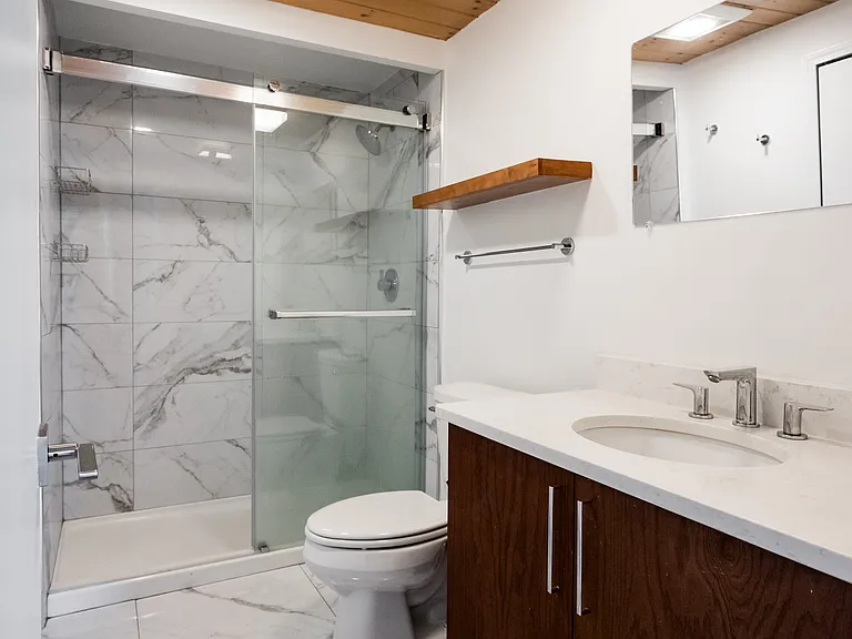1363 E Fisher Fwy #5 — Photo 9