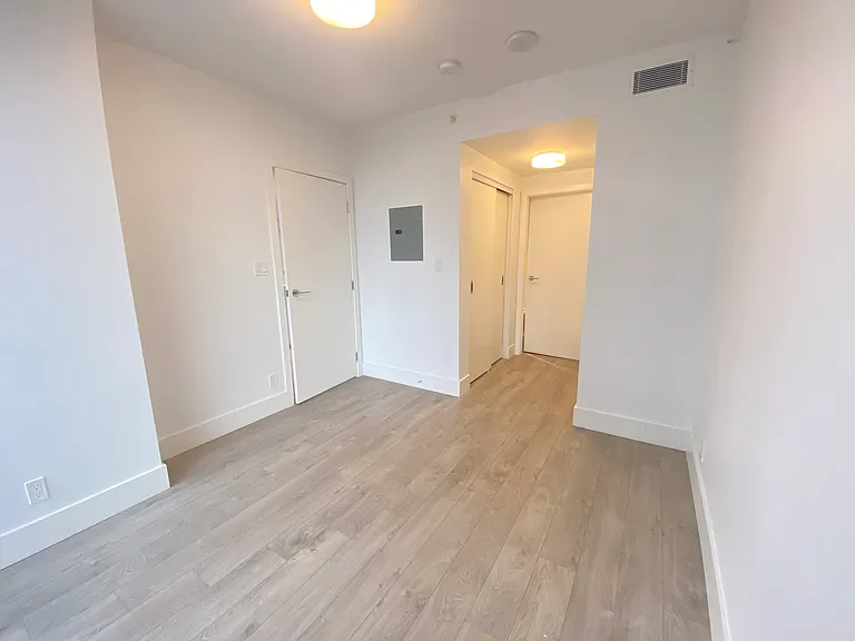 680 Seylynn Cres #1604 — Photo 24