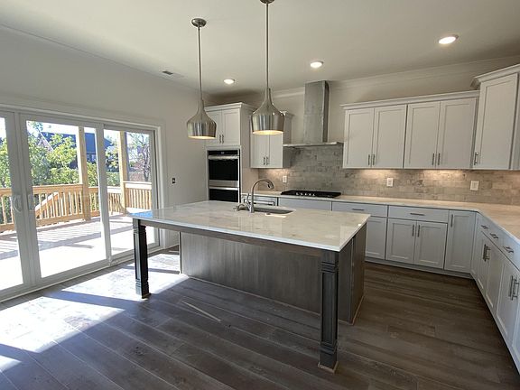 5th image of 1026 Keeneland Dr