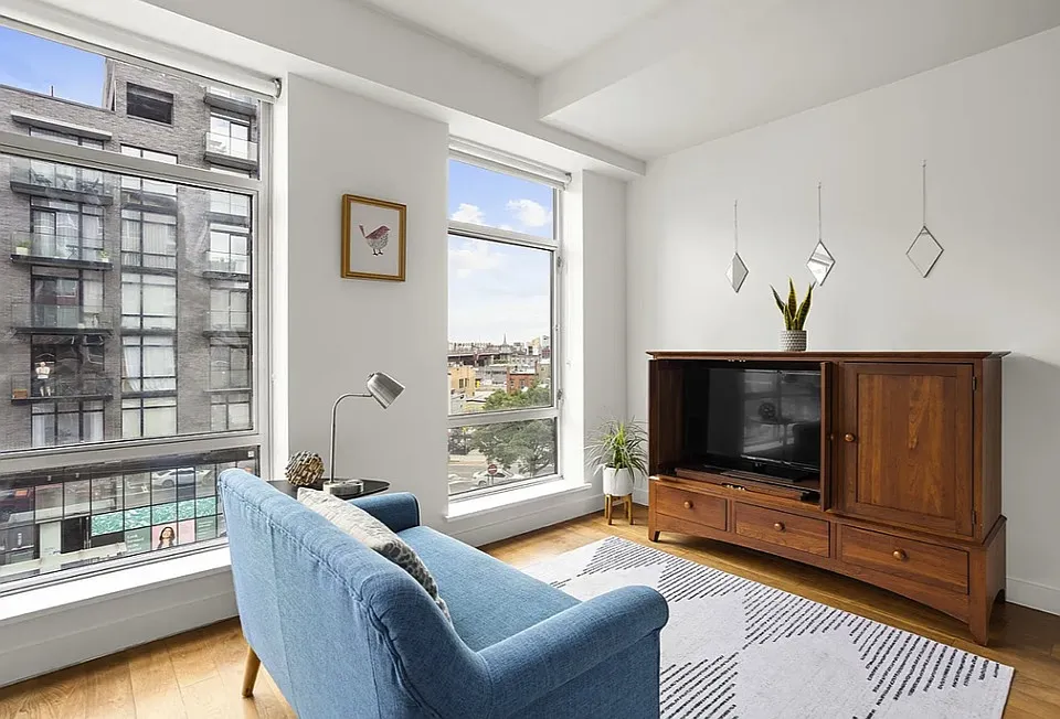 1063 Jackson Ave #4B
