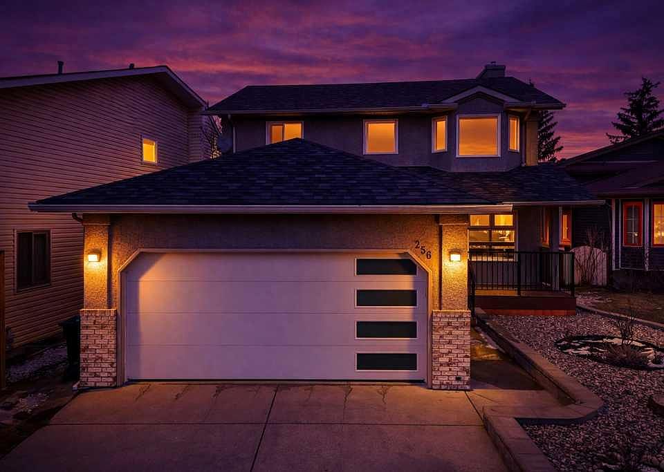 1st image of 256 S Riverside Mews SE