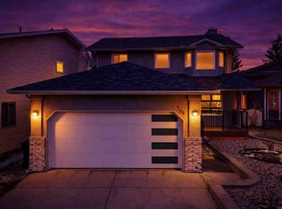 256 S Riverside Mews SE, Calgary, AB T2C3Y8