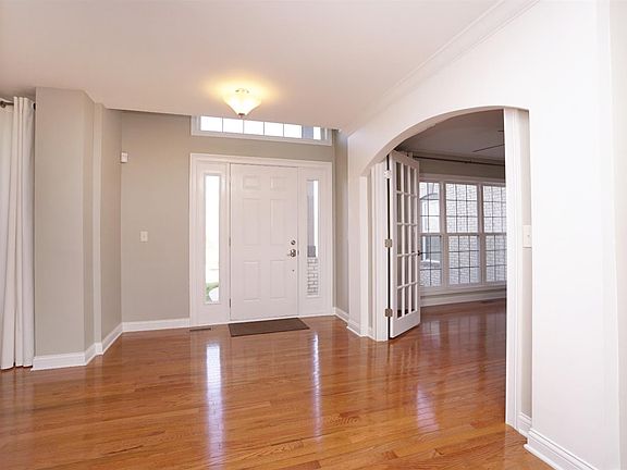 3rd image of 7644 Hedgewood Cir