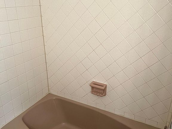 5th image of 3101 Ellis Ave Unit 1