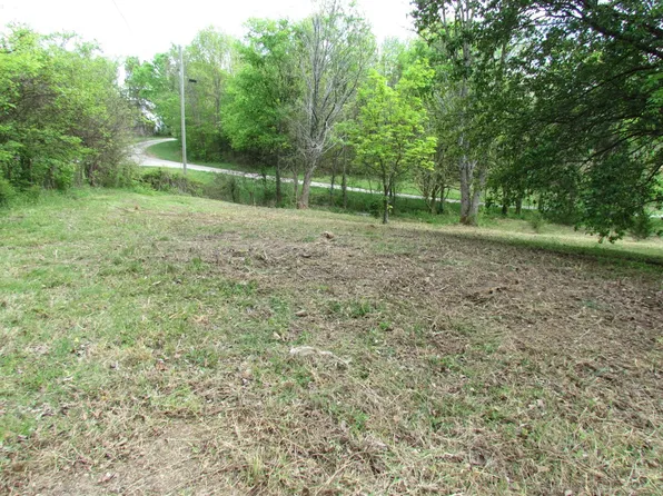 83 Nixon Ln, Watertown, TN 37184