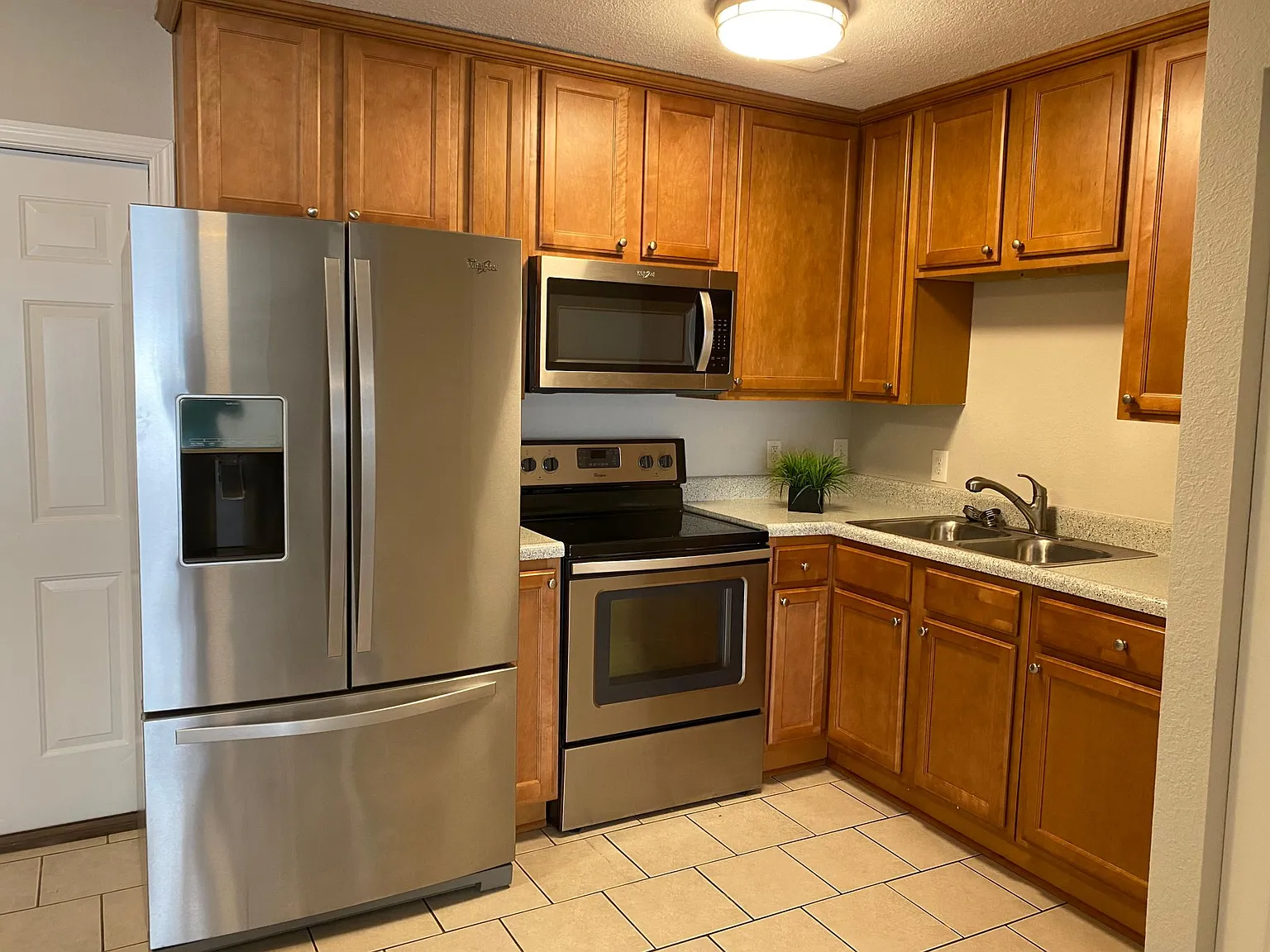 2 bed, 1.5 bath, 1105 sqft, $1,995 — Photo 3