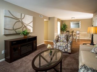 254 Andover Ct APT 17H, Valparaiso, IN 46383