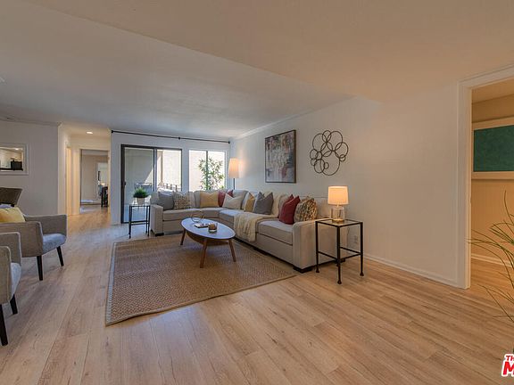3rd image of 5009 Woodman Ave APT 201